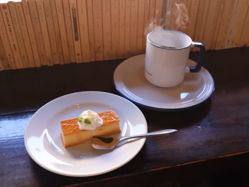 仙台の人気ブックカフェで煮込みシチューのランチ