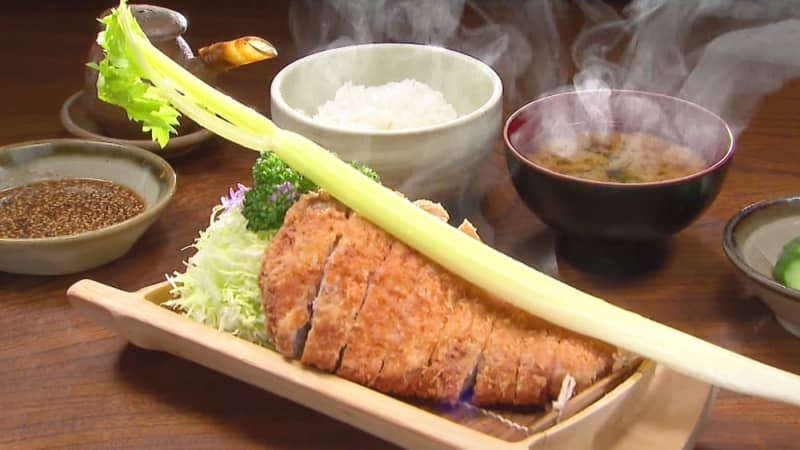 セロリがまるごとどーん！原辰徳監督も長年通う「とんかつ」が絶品