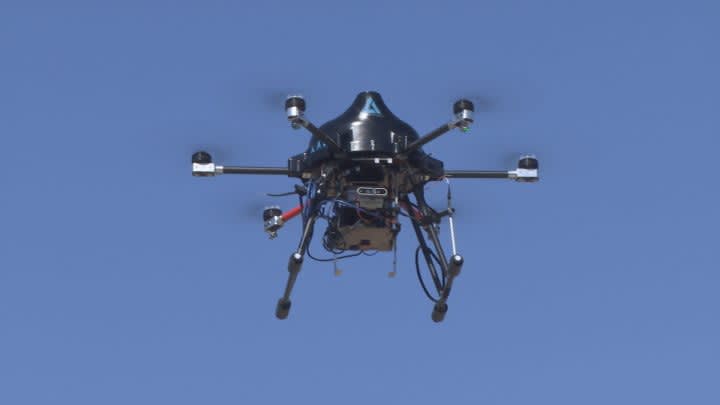 “より安全に”地図データの3Dモデルを使いドローン自律飛行　市街地上空で実証実験　山梨