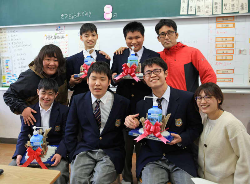 生徒の笑顔に励まされ」長崎県教諭から贈る言葉 コロナ禍の高校3年間