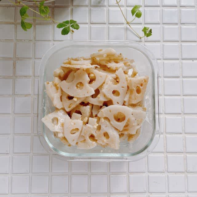 Just salt and sesame oil!Easy to make and store in the microwave "lotus root with salt and sesame sauce"