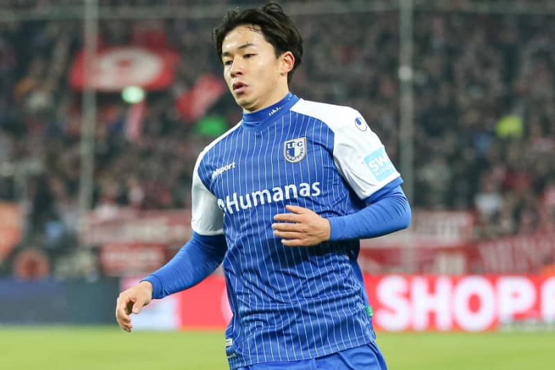 Coach trusts Japanese midfielder struggling in Germany 2nd division Tatsuya Ito praises local media as "noble joker"