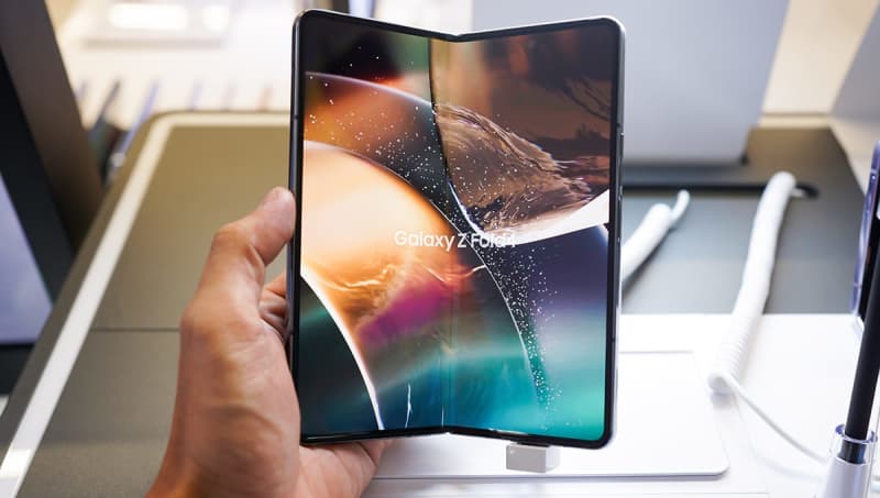 サムスンが次期折りたたみスマホの最終テスト中？ 薄型頑丈かも