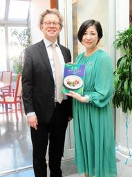 「北欧料理の奥深さ」家庭で味わって　神戸の女性がレシピ本出版、駐日スウェーデン大使も太鼓判