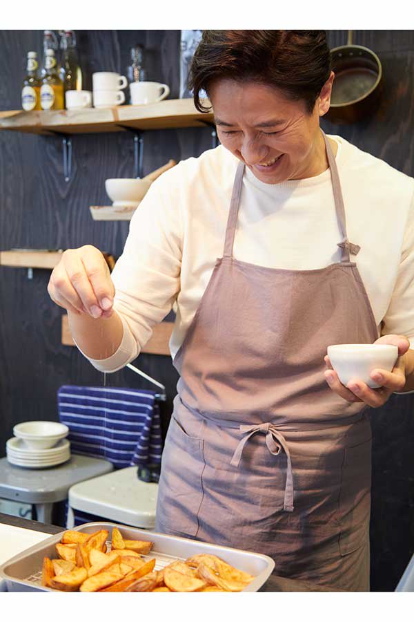 谷原章介は10人家族の夕食当番　『めざまし8』後に食材買い出し、餃子を1度に80個以上作ることも
