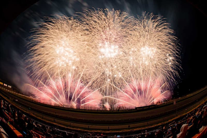 オートポリスで花火1万発を打ち上げ！今年はドローンショーも