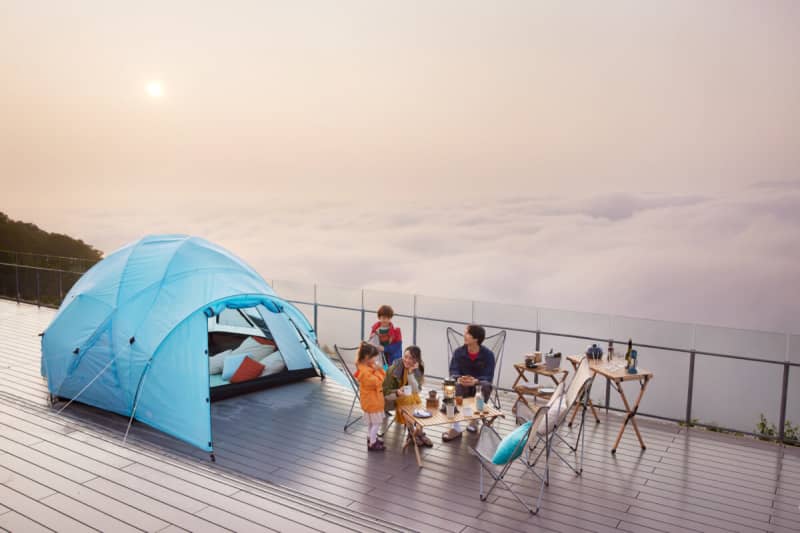 貸切テラスで絶景キャンプ　星野リゾート 愛犬用テントや寝袋もセットとなったプラン販売開始
