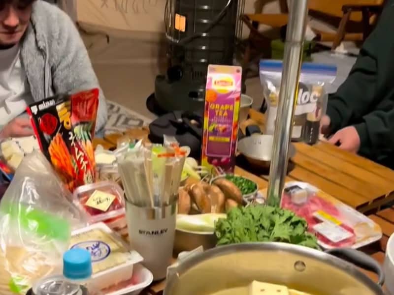 Let's boil tofu with "camping rice"!Arashi of "very cute" in the contents of the pot