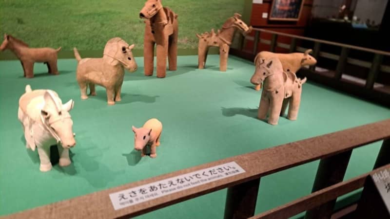 「えさをあたえないで」「たいせつに育てられています」　九州国立博物館では、埴輪が「放牧」されて…