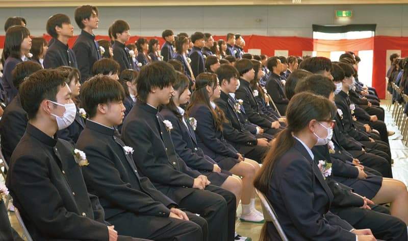 マスク外し、県立深沢高校で卒業式 「最後くらいは」という生徒の声も　鎌倉市