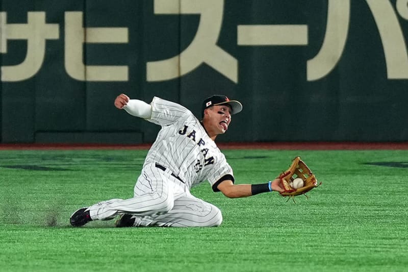 【WBC】2戦連続のビッグプレー！「たっちゃん」ヌートバーのダイビングキャッチでピンチを脱す！