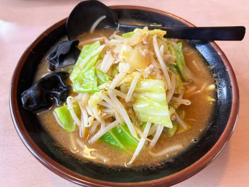 新潟市西蒲区の『味の八珍亭』で「特製みそらーめん」と「五目ラーメン」、「ニラレバ炒め」を食べてみた！