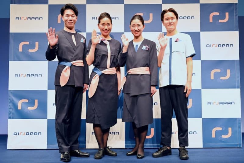 SNSで賛否両論のAirJapan制服、デザインのこだわりは「日本らしさ」