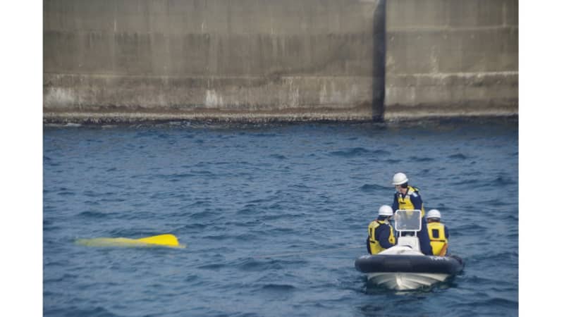 Mini boat capsizes while preparing for fishing Parent and child in Nagano City Swim to the breakwater and request rescue