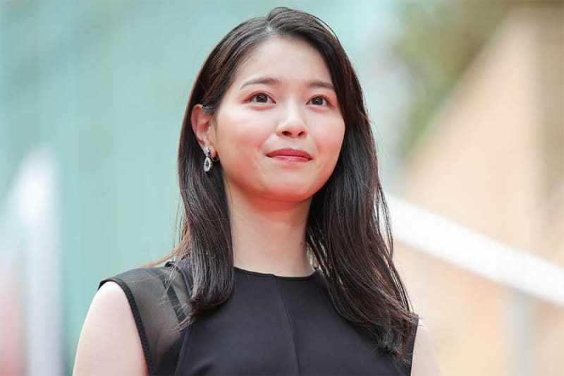 西野七瀬、肩出しドレスでレッドカーペットに登場　庵野秀明監督作品への出演は「まさか」
