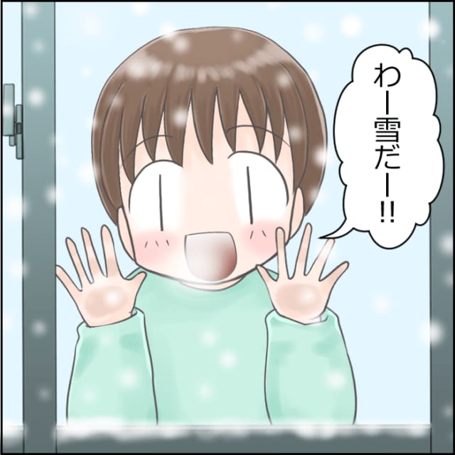 雪だー！大喜びで雪遊び・・と思いきや？雪を触った息子の意外な反応にクスッ｜鳥野とりこの育児エピソード