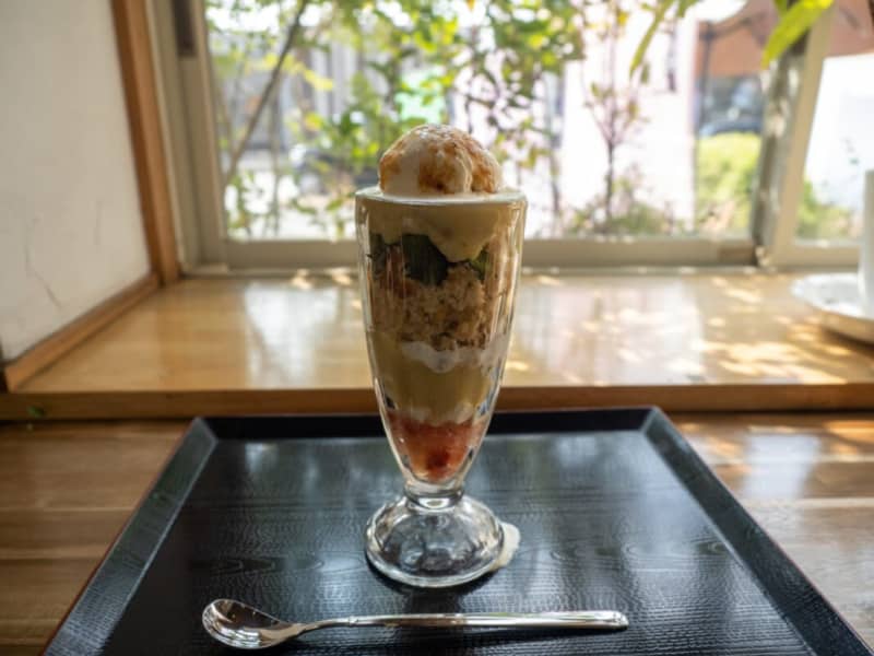 A luxurious new parfait and eat-in space has started at the baked potato specialty store "Imo Koro" in Hamakita!