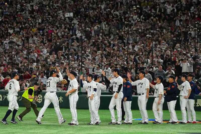 「羽田空港は大熱狂」　次戦はマイアミの日本、外国人記者が大混雑の国際線フロアを紹介【WBC】