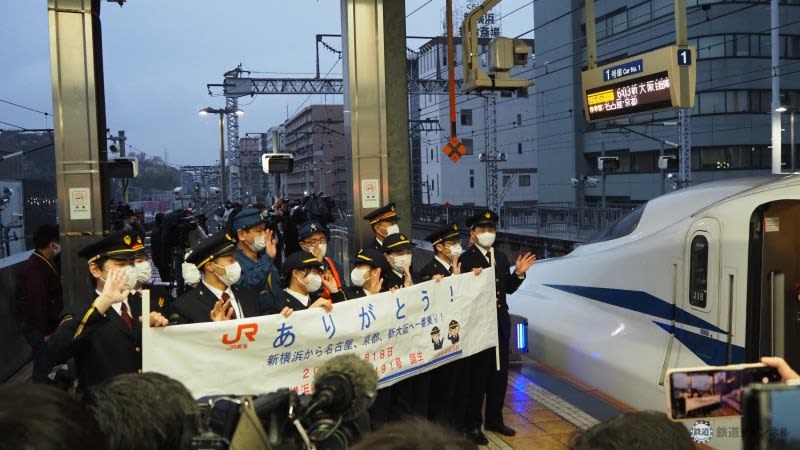 New provisional Nozomi No. 491 departing from Shin-Yokohama Arrive at 8:6 from Sotetsu and Tokyu lines to Shin-Osaka
