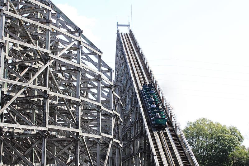 Lakeside superb view with overwhelming rattling behavior!Tobu Zoological Park's famous wooden coaster has evolved greatly with a vehicle made by GCI in the United States! …