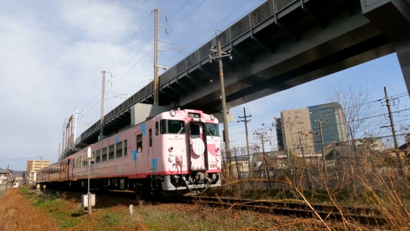 Sightseeing Train Traveling ~SAKU BiSAKU Travel Short Version of Kitatsuyama, Okayama Prefecture~
