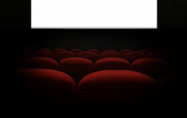 「映画は一人で観に行くもの」という人々の声「友達の咀嚼音がすごかった」「感想とか言い合いたくない」