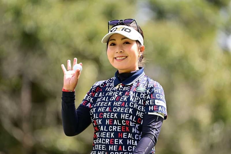 女子ゴルフで最大8打差から逆転V　青木瀬令奈が4勝目、独走・上田桃子はまさかの3位