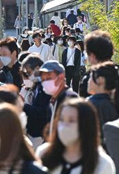 マスク緩和後、初の週末　にぎわう神戸の観光地、まだ手放せない人多く