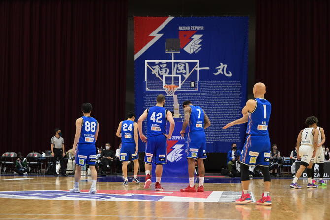 B2ライジングゼファー福岡「安定的にバスケができない」九州のライバルに苦戦で3連敗