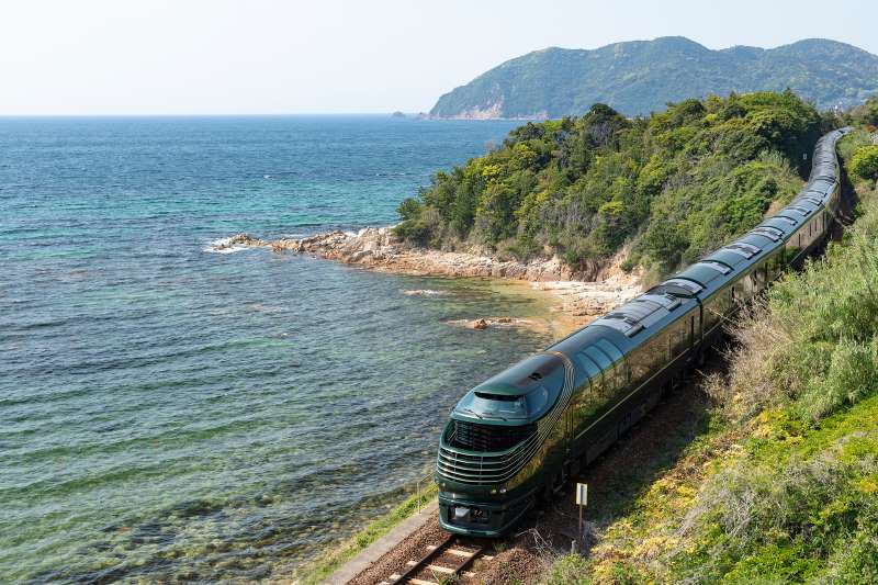 特別な寝台列車「TWILIGHT EXPRESS 瑞風」を大阪駅～下関駅で貸切運行するツアー …