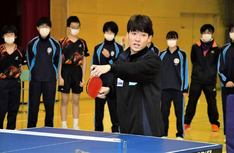 卓球部員60人がトップ選手から技術学ぶ　群馬・下仁田町　　