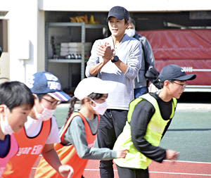 マラソン・大迫傑さん「走るコツ」伝授　 いわきで小中学生指導