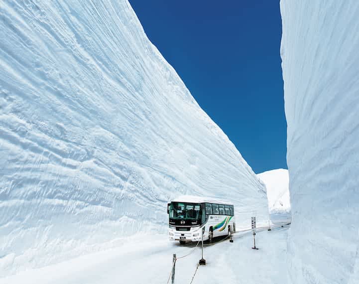 富山「雪の大谷フェスティバル」立山黒部アルペンルートそびえ立つ雪壁は最大20ｍ！6/25まで開催中