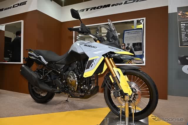 Equipped with a newly designed 775cc engine in V-Strom, Suzuki "V-Strom 800DE" emphasizes ease of handling...