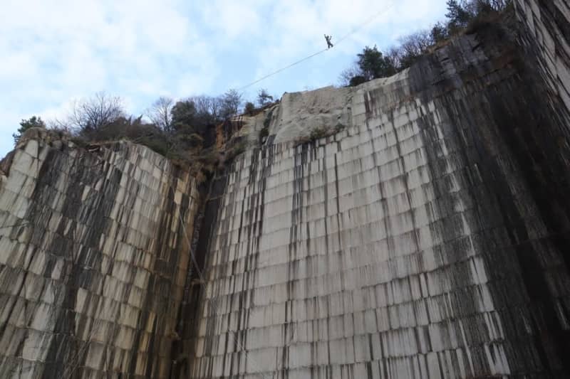 A former quarry site turned into a tourist spot!? Kurahashi Island in Kure City, Hiroshima Prefecture Campsite and tightrope walking event on “Ishinoshima”