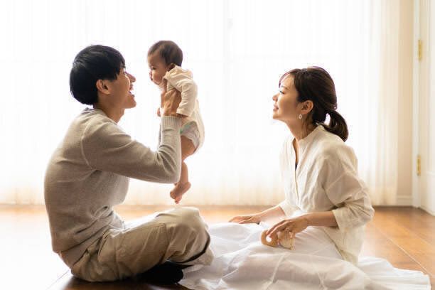 「行為によって親になる」2児のパパ小説家が考える、これからの家族の形【小説家・白岩玄】