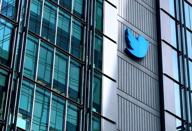 Musk estimates Twitter's valuation at $200 billion.Less than half of the $440 billion acquisition price