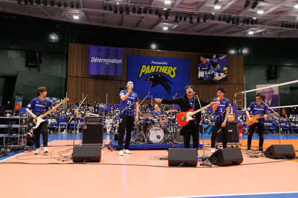 <Event Report> Undergraph performs the entrance song of the professional volleyball team Panasonic Panthers live & sings with the players...
