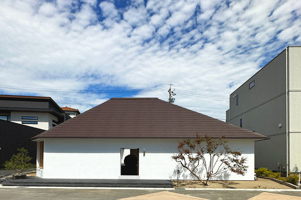 The custom-built house brand “Neie” has set up a one-story model house in Obu City with the concept of a house of beautiful light.