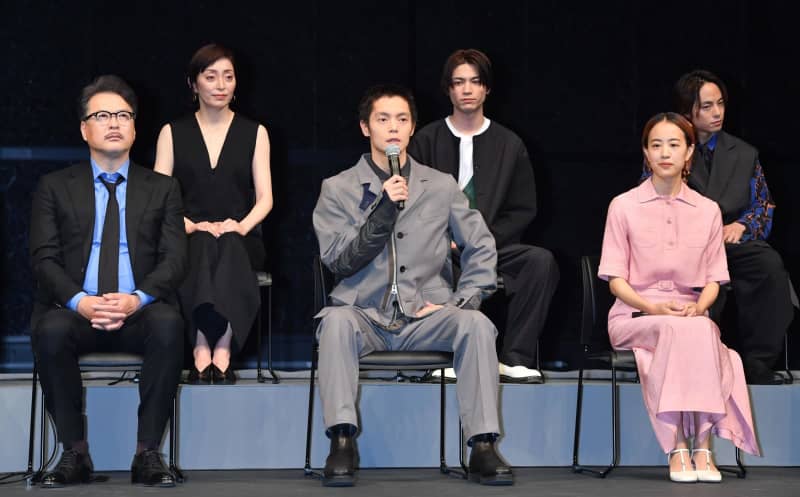 Masataka Kubota's first stage performance in 4 years, ``Like a newborn baby,'' will be the opening performance at the new theater