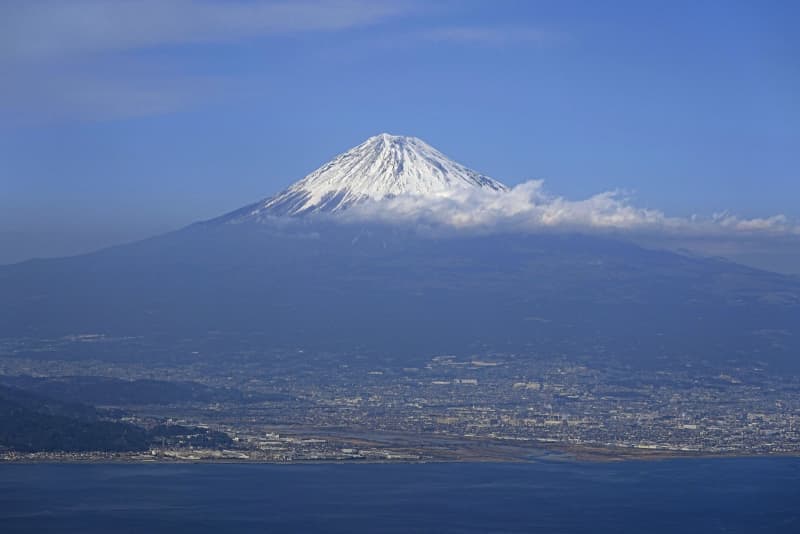 富士山噴火時、原則徒歩で避難　新計画、発生前は自家用車も可能