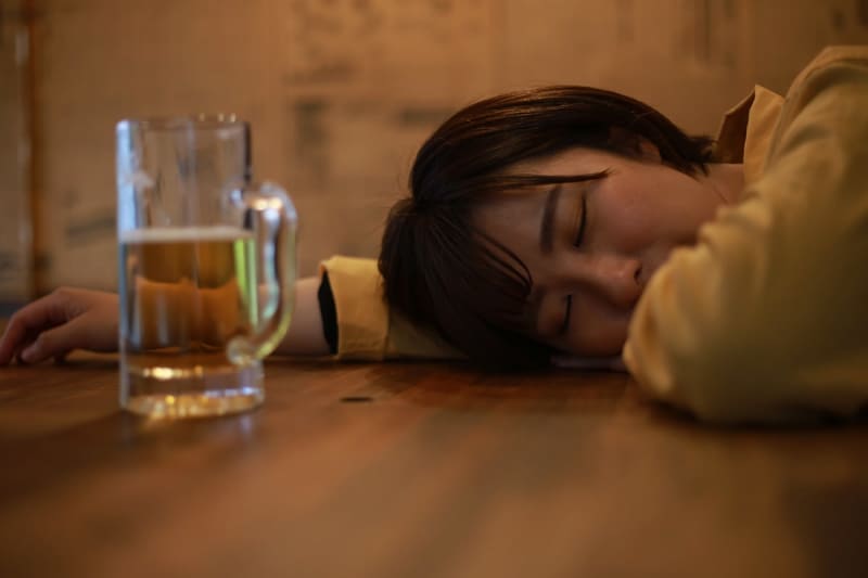 「酒が弱い人の飲酒」で胃がんリスク増……体質セルフチェック法