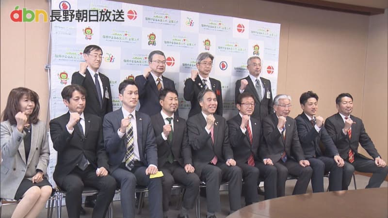A prefectural professional sports team and the governor discuss issues [Nagano]