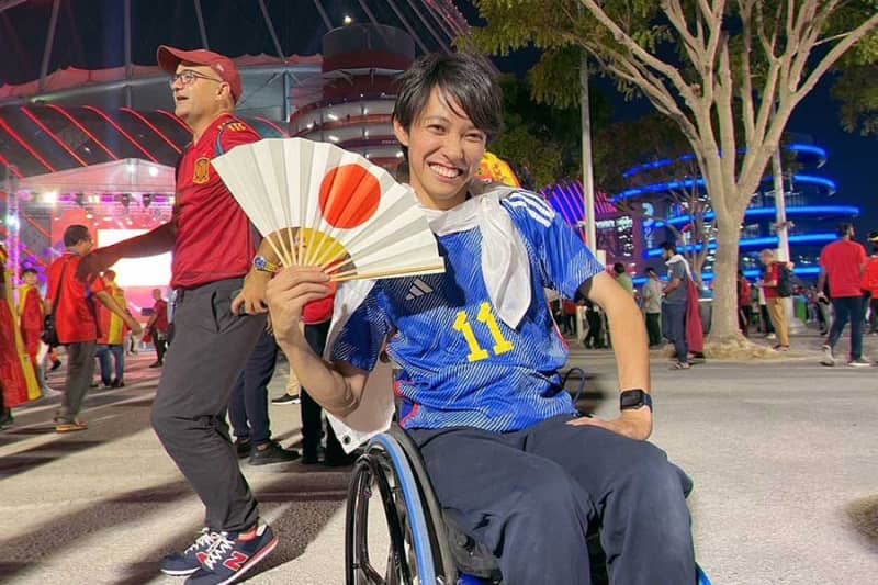 吉田麻也と国歌斉唱で話題　車いすの中大サッカー部員・持田温紀がW杯で体験した奇跡の日々