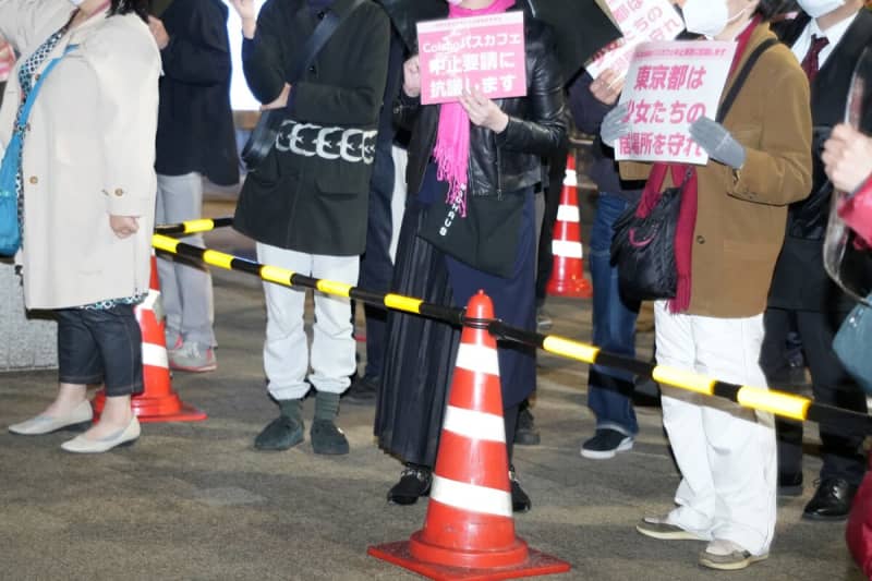「Colabo支援」都庁前デモに仁藤夢乃氏は現れず　激化する分断と対立の行方
