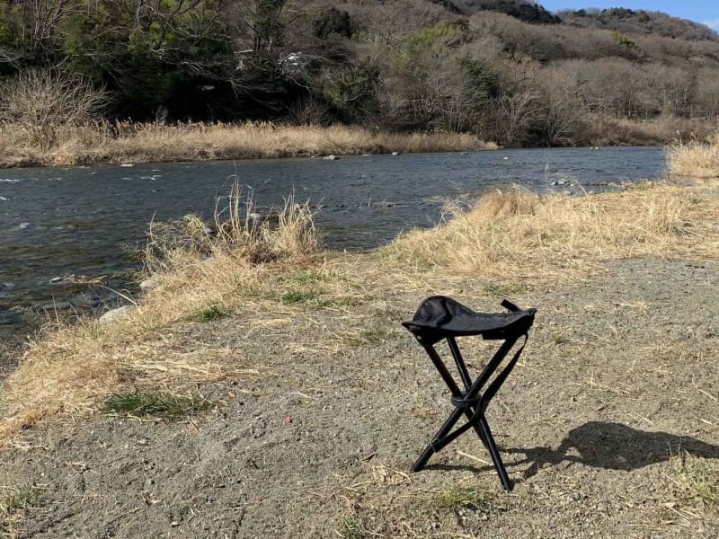 Feel free to camp with Daiso's "Three Pole Chair"!Portable folding chair