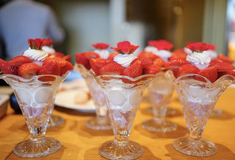 Handled by a fruit shop that has been in Yokohama for 108 years!"Strawberry Parfait" at a fruit parlor in Sakuragicho