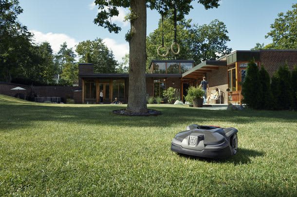Robot lawn mower "Automower(TM) 415X" that realizes a beautiful lawn like a carpet