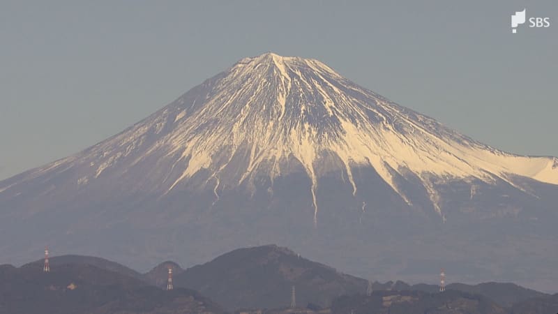 「一緒に登っていた2人が滑落した」富士山8合目付近で山岳遭難　警察が救助に＝静岡