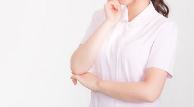 旅行中に上司から電話 「出勤できる人がいない」と言われ旅先から帰ることになった女性